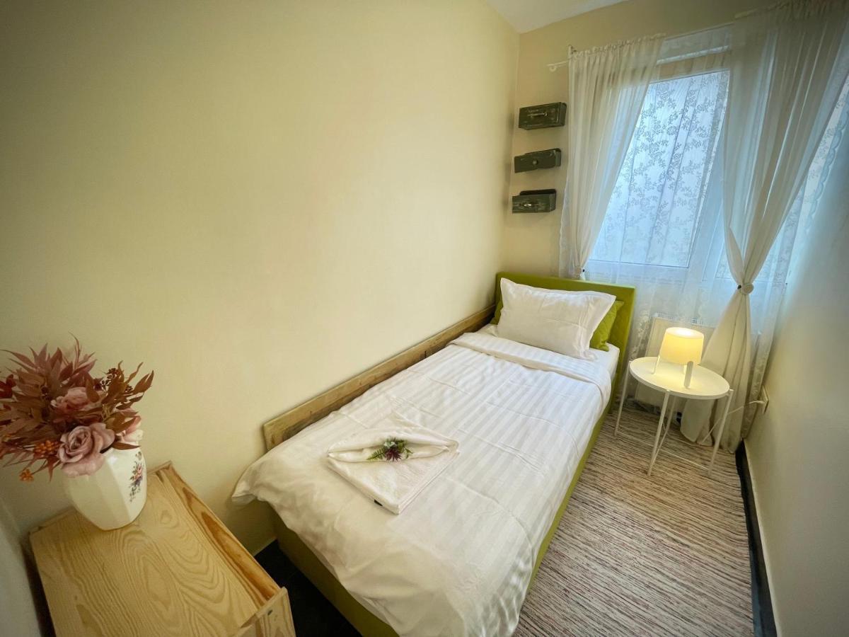 Perfect Place To Stay Self Check In-24H-Netflix-Wifi Решица Экстерьер фото