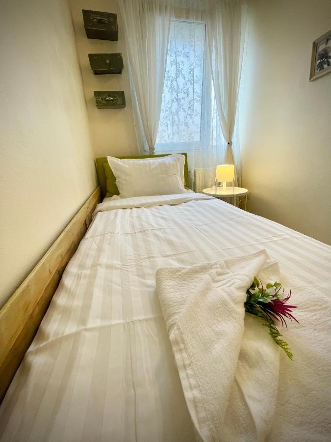 Perfect Place To Stay Self Check In-24H-Netflix-Wifi Решица Экстерьер фото