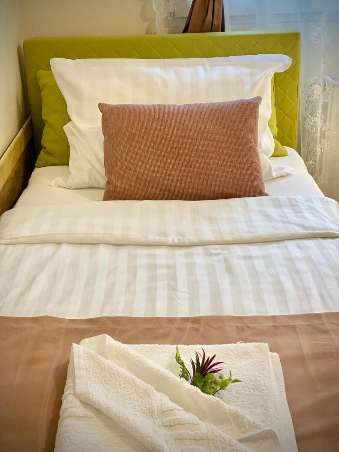 Perfect Place To Stay Self Check In-24H-Netflix-Wifi Решица Экстерьер фото